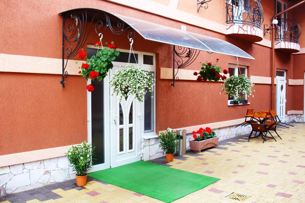 Mirage Hotel Берегово Екстериор снимка