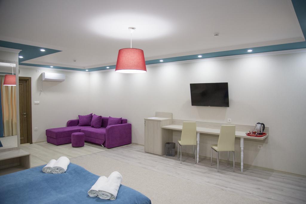 Mirage Hotel Берегово Екстериор снимка